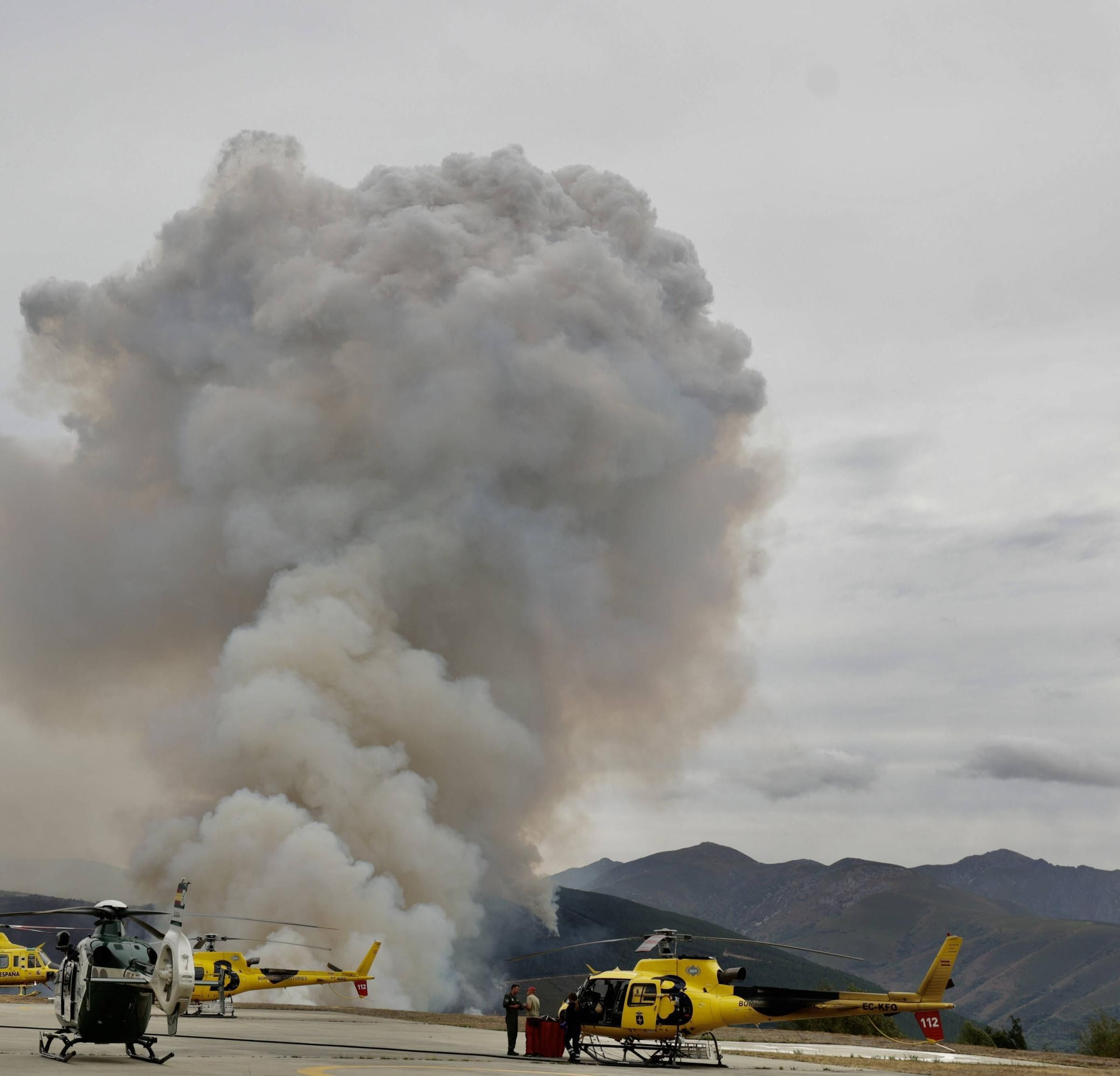 EN IMÁGENES: La evolución del incendio de Ibias