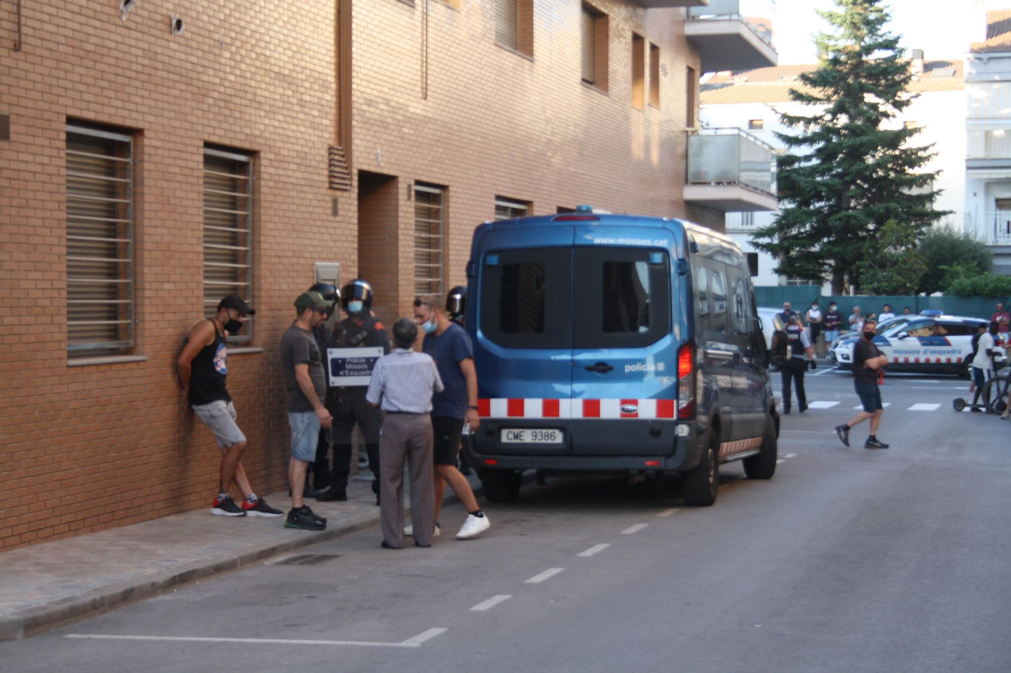 Segon dia de protesta tensa de veïns de Santpedor contra tres okupes