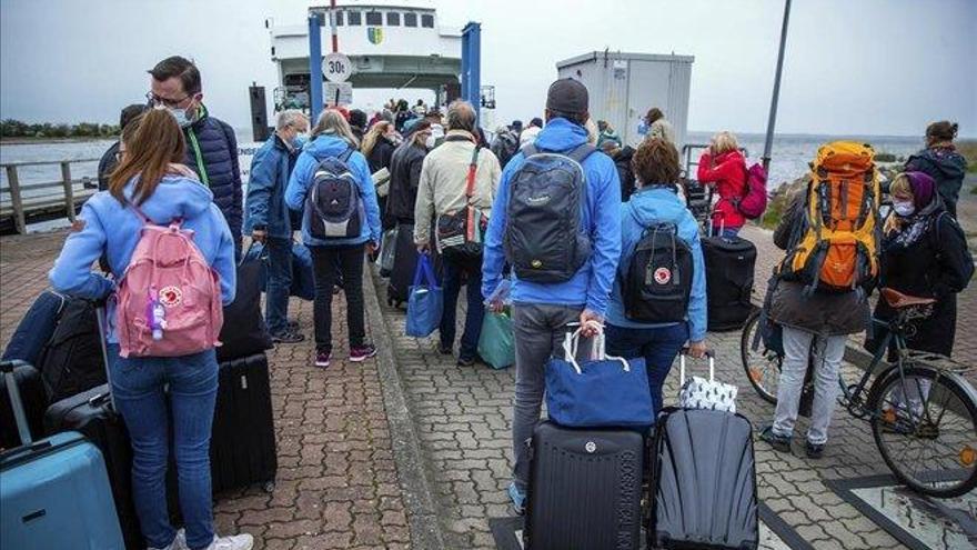 Alemania rectifica y aplaza retirar la recomendación de no viajar al extranjero