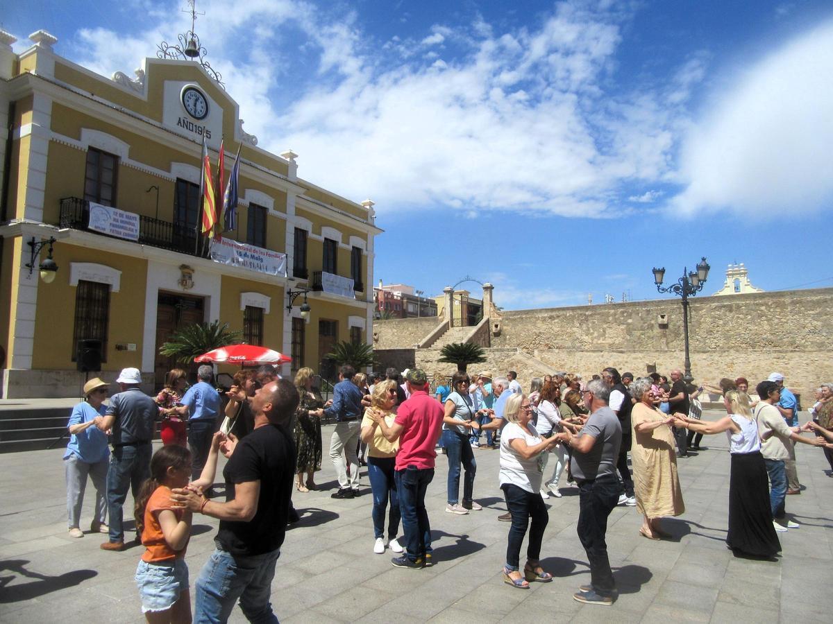 Sesión de baile por el Día de la Fibromialgia.