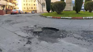 Los baches se 'adueñan' de Plasencia