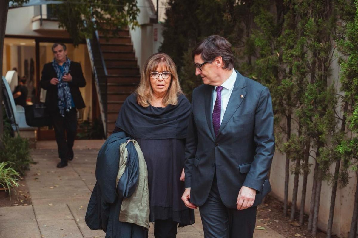Illa se cita con Miquel Barceló y Maria del Mar Bonet en su visita a Mallorca