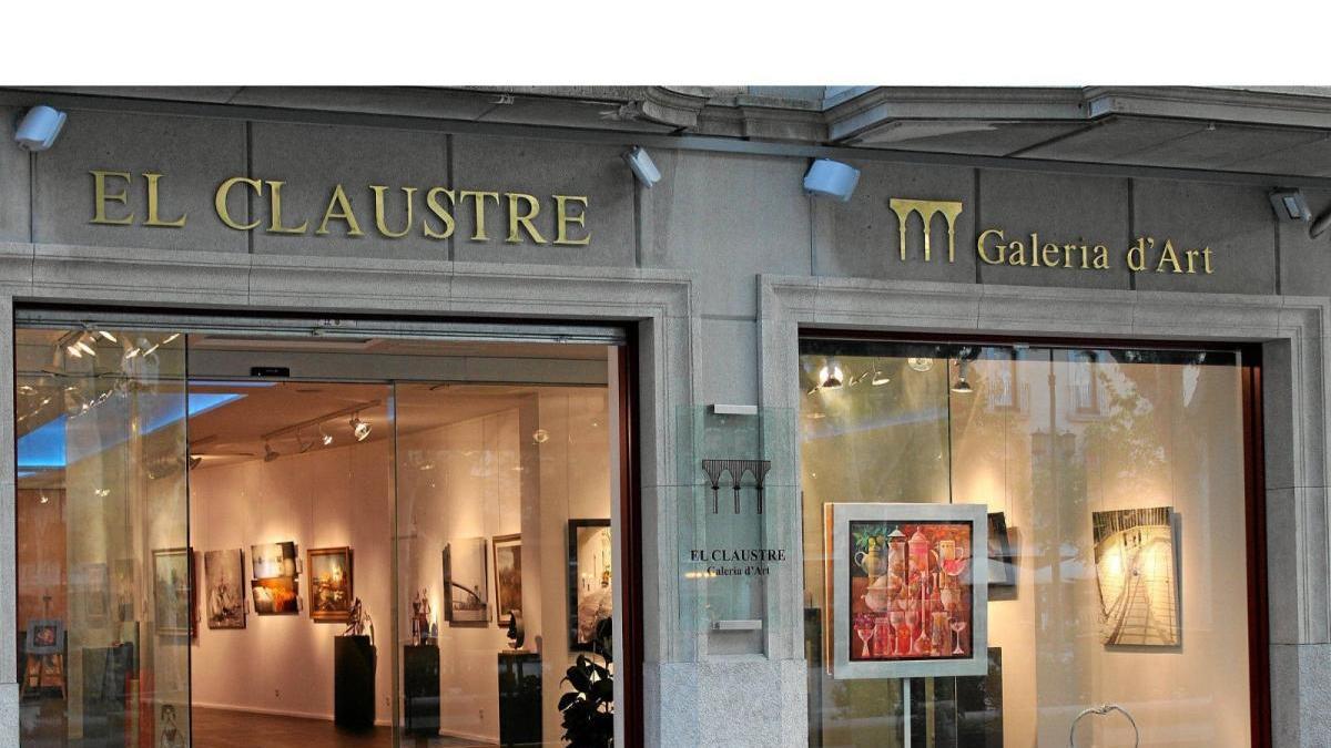 La galeria El Claustre es troba a la Rambla de Figueres