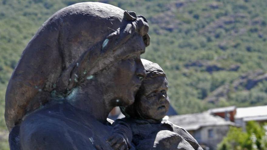 Monumento conmemorativo a la tragedia de Ribadelago, obra de Ricardo Flecha