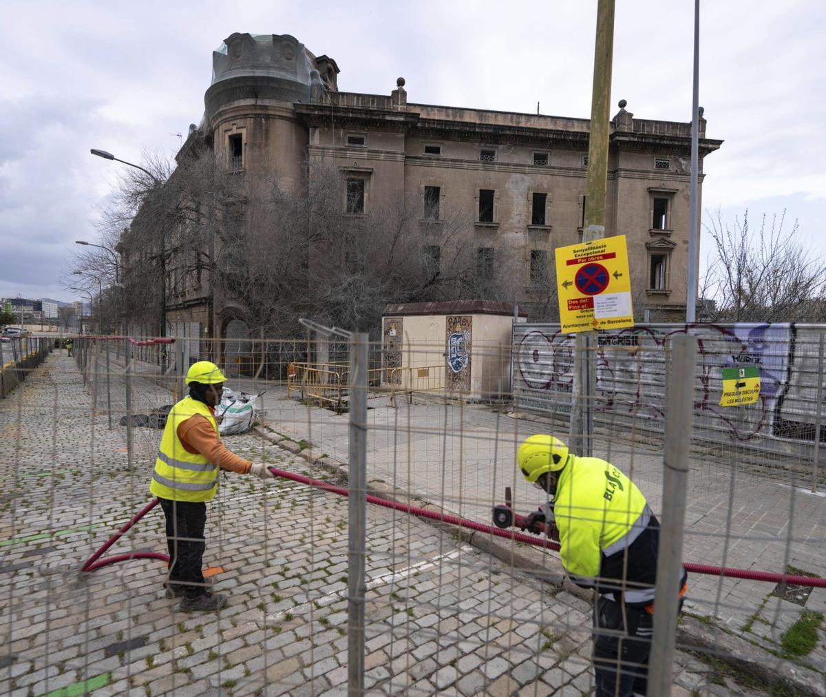 Adif prepara la demolició imminent de l’estació centenària de la Sagrera