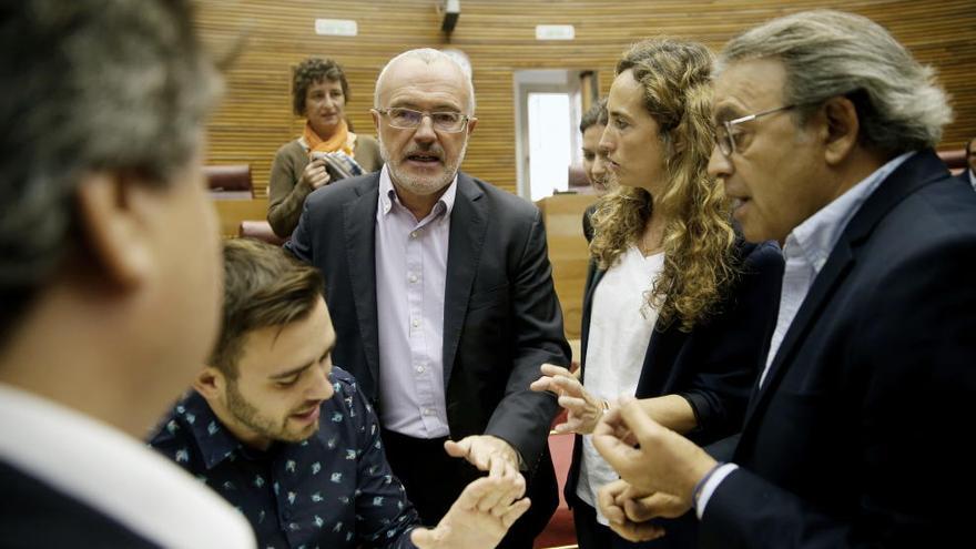 Los portavoces, en el pleno de las Corts.