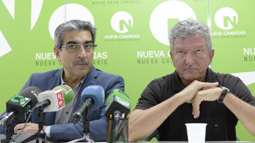 El presidente de NC, Román Rodriguez (izquierda), junto al diputado Pedro Quevedo, en una comparecencia informativa.