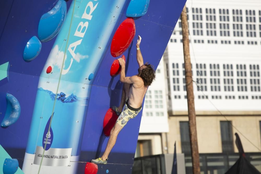 El festival reúne en A Coruña a más de 200 profesionales procedentes de 15 países que competirán en disciplinas como psicoblock, boulder o parkour.