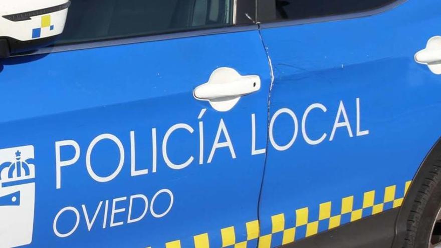 Herido un motorista en Oviedo tras ser arrollado por una mujer de 43 años que conducía bebida