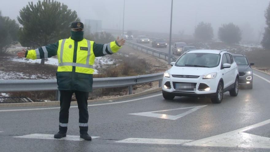 Cierran La Carrasqueta por el caos de tráfico generado por las visitas a la nieve