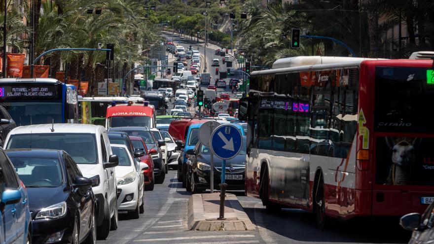 Así se vive la pesadilla de tráfico a causa de las obras en el centro de Alicante