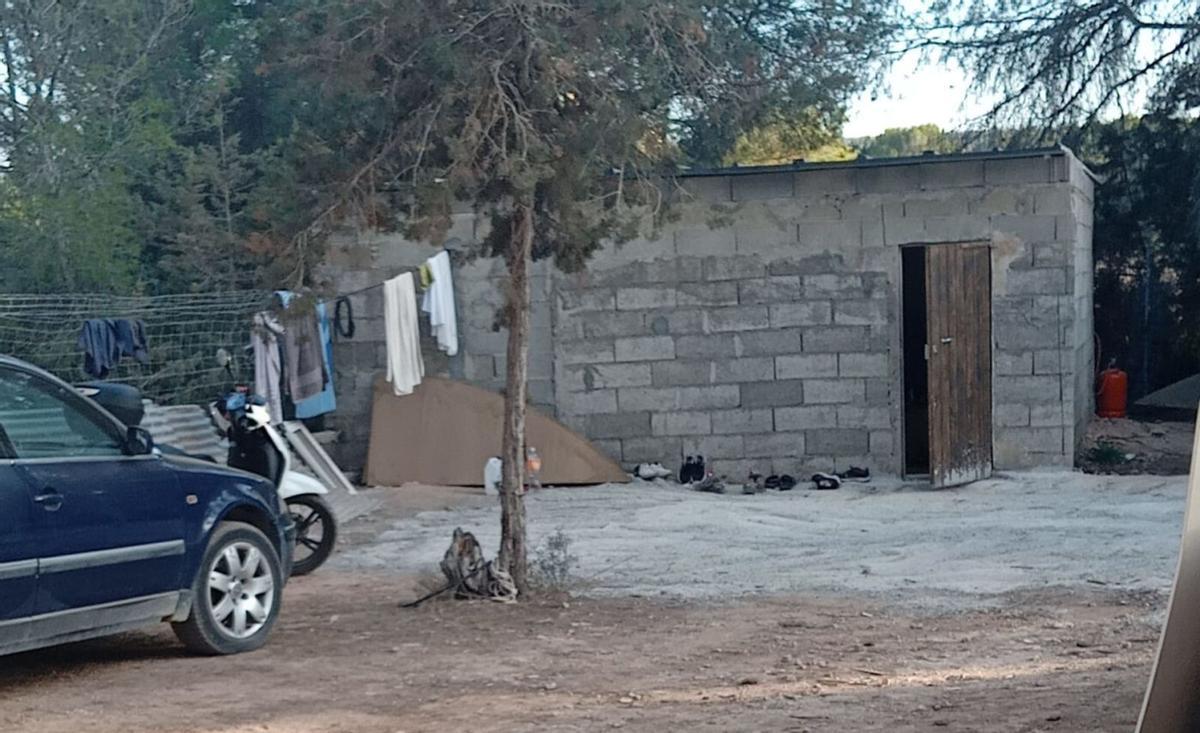 Multa de 291.681 euros y orden de demolición de cuatro infraviviendas en Formentera