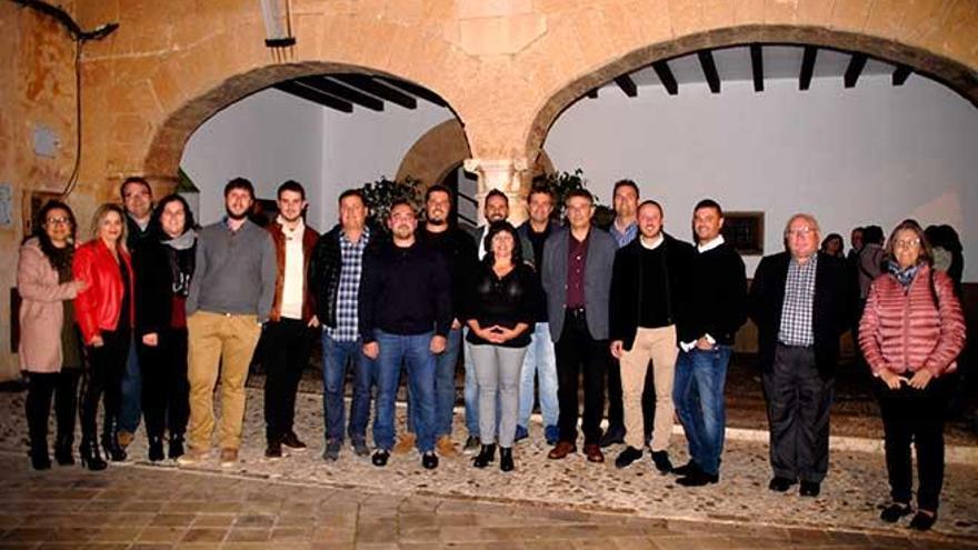 Imagen de la entrega de los galardones Brot de Pi en el Ayuntamiento de Santa Maria.