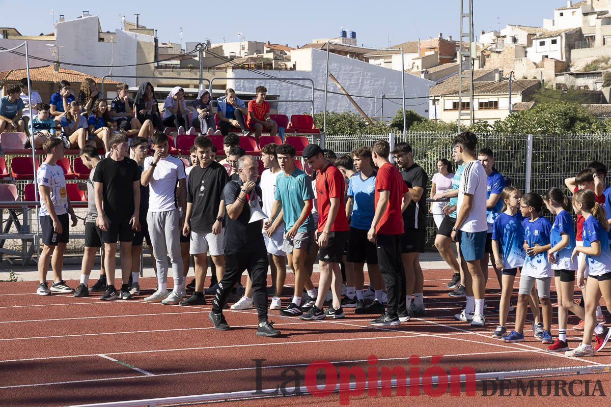 Abel Antón vistiba la Escuela Municipal de Atletismo de Caravaca