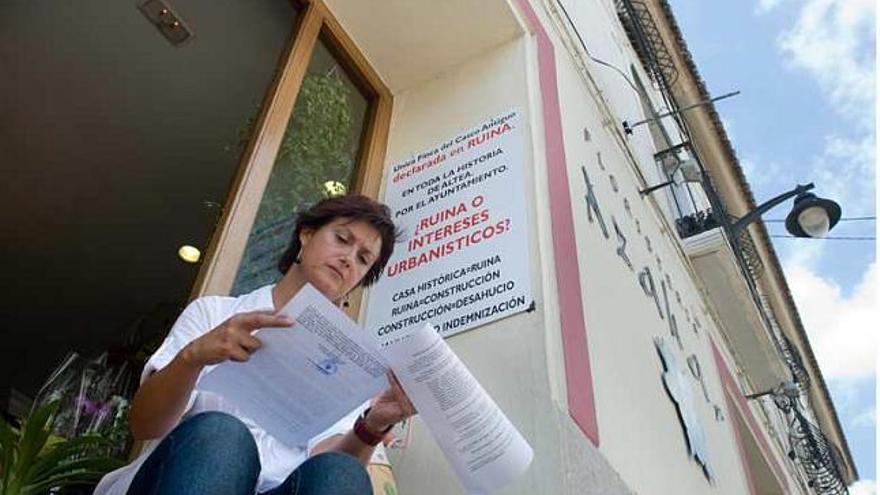 Una florista de Altea se niega a abandonar su local pese a la orden municipal de desalojo