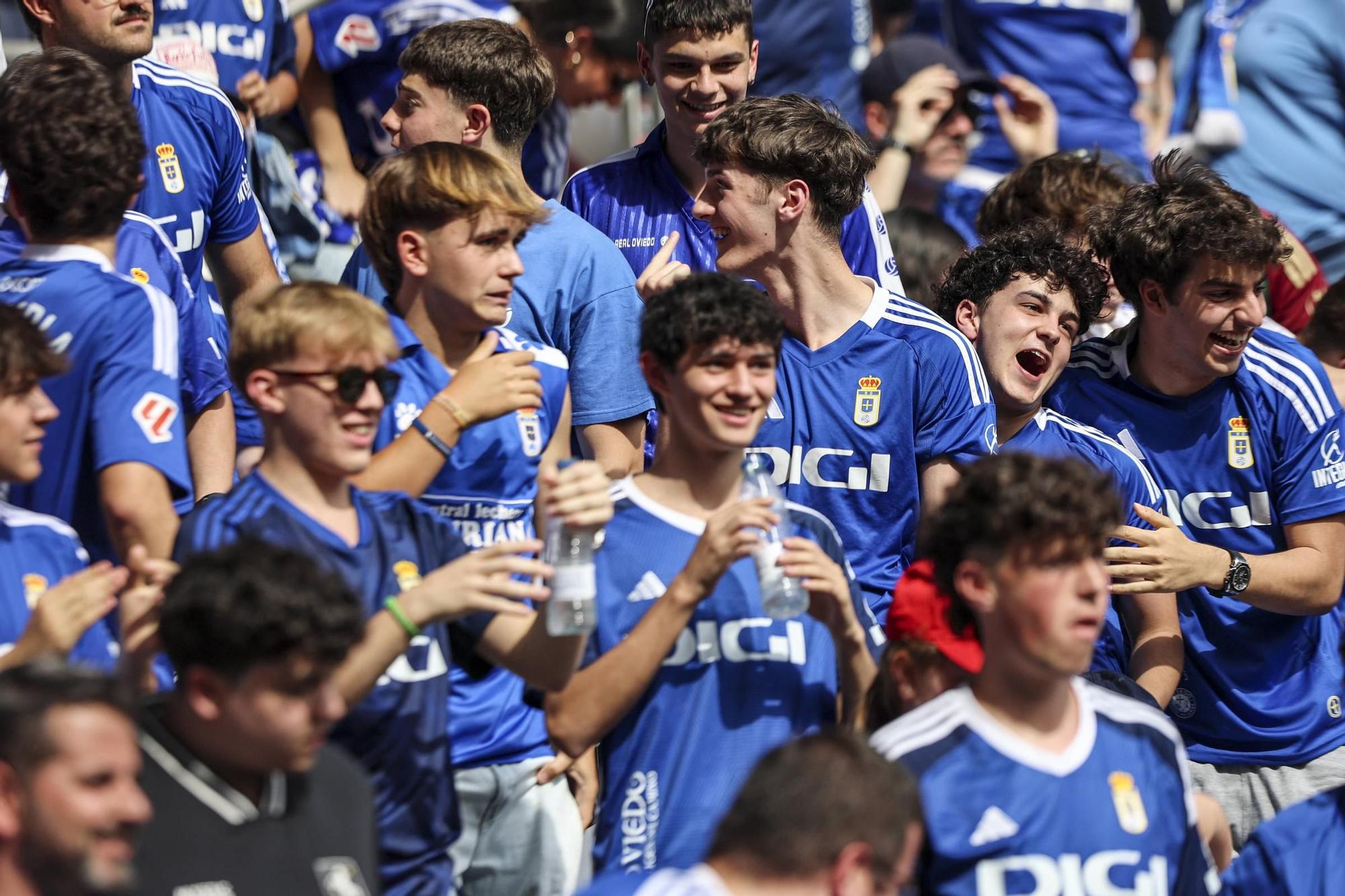 EN IMÁGENES: Ambientazo en la valiosa victoria del Oviedo contra el Zaragoza