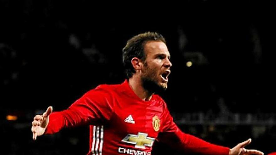 Juan Mata celebra el seu gol