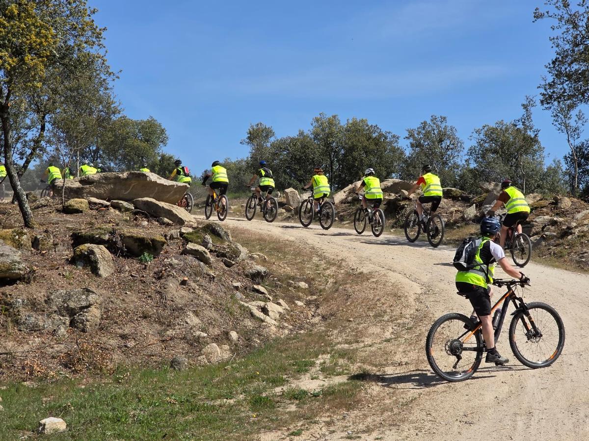 GALERÍA | El ciclismo y el Duero unen La Raya