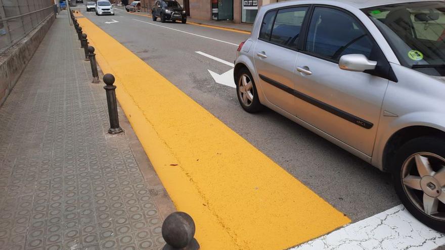 La calçada de la carretera de Santpedor de Manresa té pintat un nou itinerari a peu