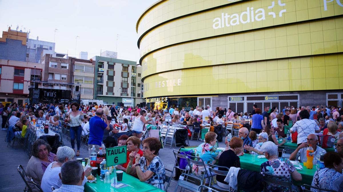 La plaza del Llaurador se llenó para acoger uno de los actos más participativos de las fiestas.