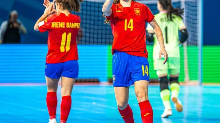 Irene Córdoba celebra uno de los goles de ayer. |  RFEF