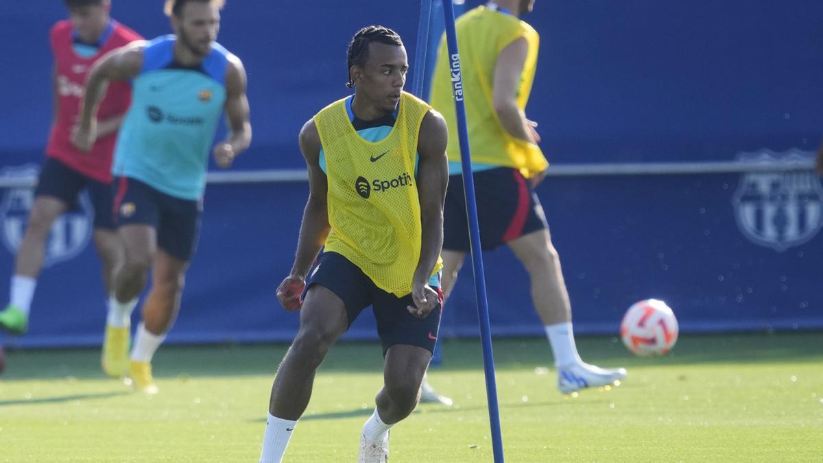 Koundé, en un entrenamiento del FC Barcelona.