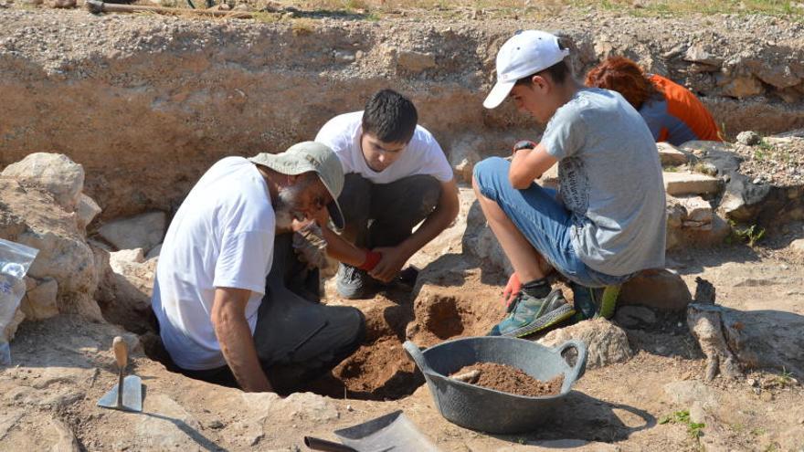 Excavacions al castell