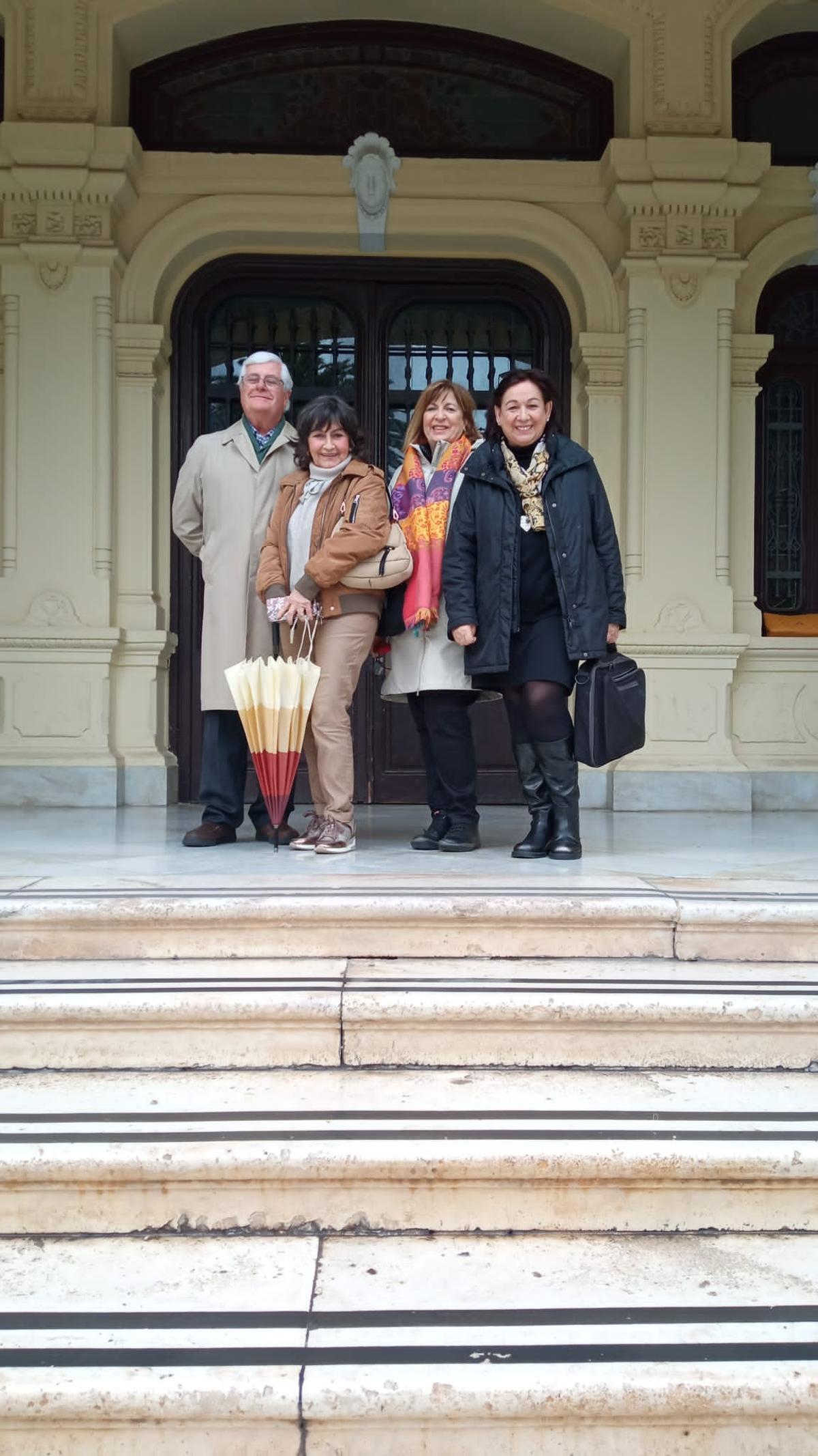 Miembros de la junta directiva de la Asociación de Vecinos de La Malagueta acudieron el sábado a la reunión con el alcalde.