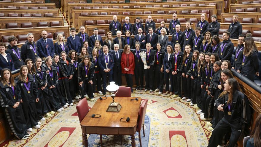 La selección femenina visita el Congreso de los Diputados