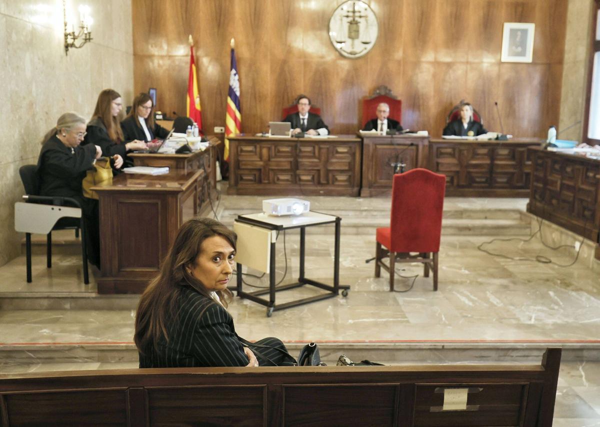 La magistrada Margarita Poveda, acusada de prevaricación, ayer en el juicio ante el TSJB.