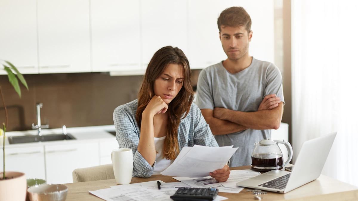 ¿Tu vecino no paga su cuota de la comunidad? Estas medidas están amparadas por la ley