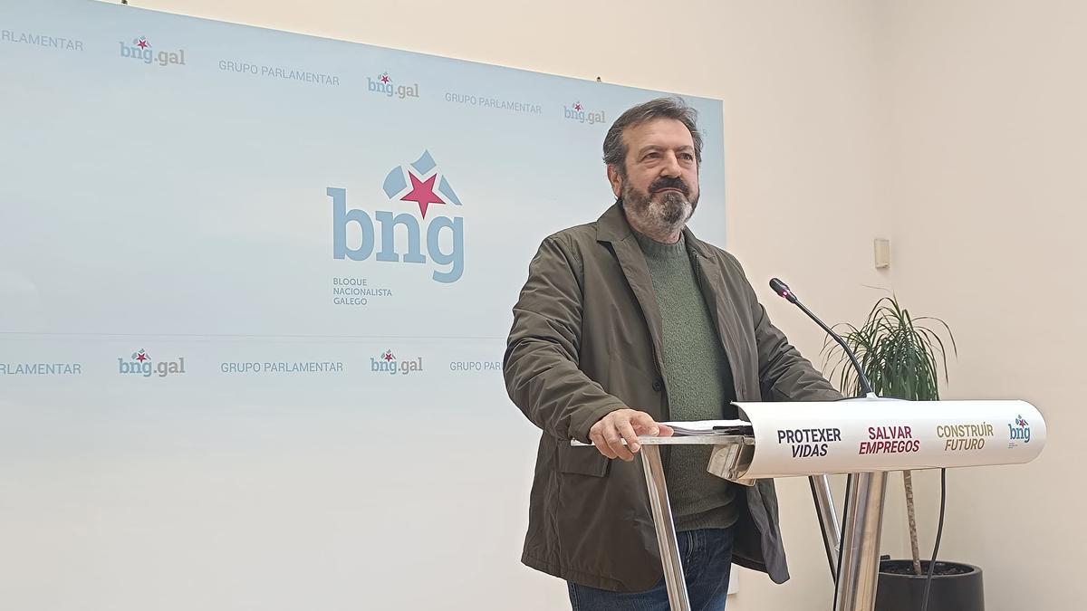 El diputado del BNG, Luís Bará, durante una rueda de prensa