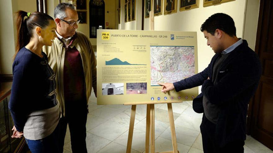 Elisa Pérez de Siles, junto con el diputado provincial de Deportes, Cristóbal Ortega, y el delegado en Málaga de la Federación Andaluza de Montañismo, Antonio Calderón.