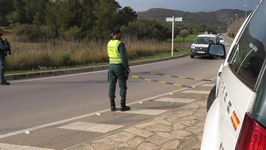 La Guardia Civil interroga a testigos y analiza cámaras en busca del conductor fugado