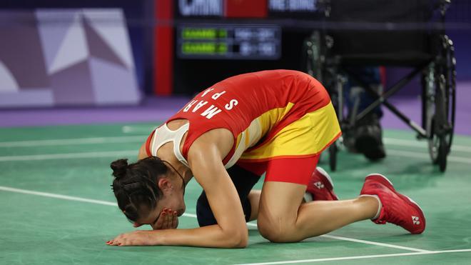 Ovación unánime a Carolina Marín en el momento que tuvo que retirarse de la semifinal