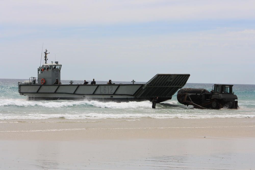 Desembarco con el 'puño ofensivo' de la Armada.