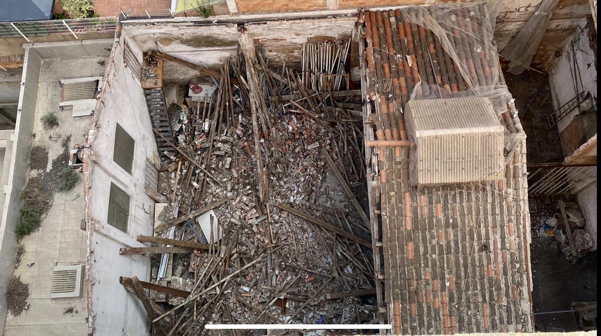 El número 10 de la calle de Piquer, tras el colapso de parte del techo