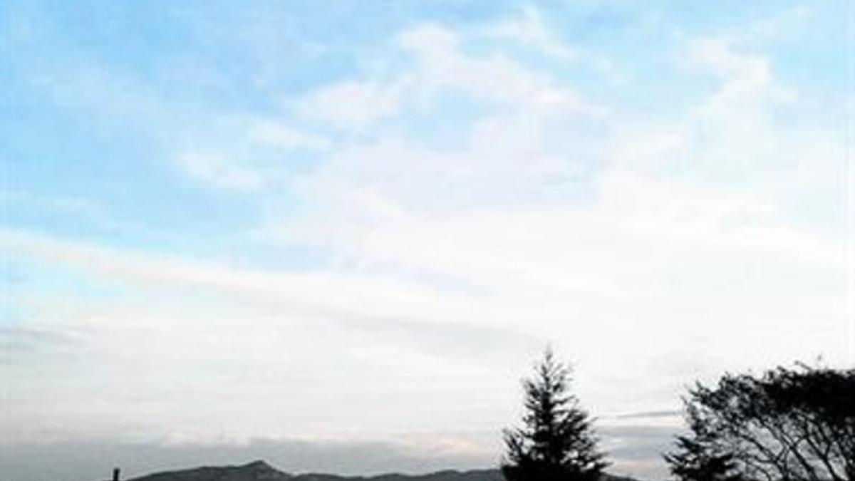 El cielo de Barcelona nublado en un día con viento típico de poniente.