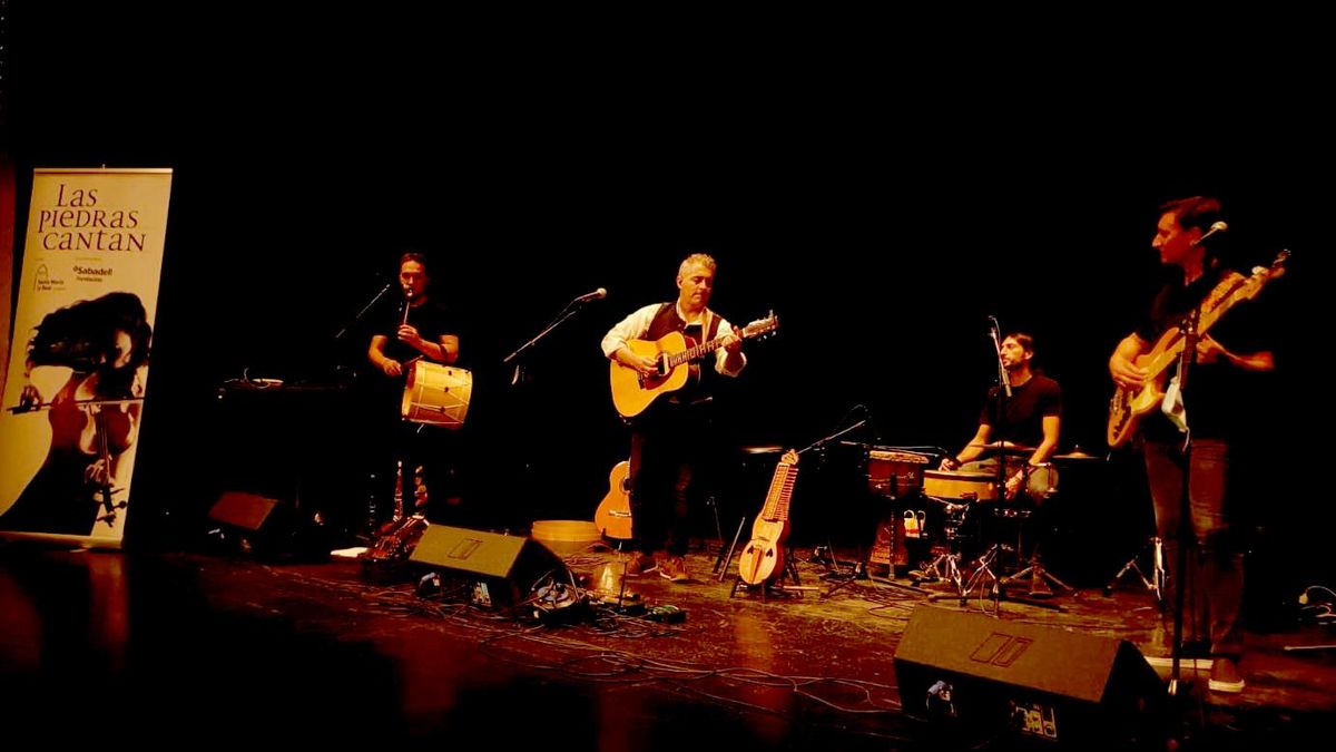 El grupo &quot;Levid Cuarteto Folk&quot; interpreta una de las canciones elegidas para el concierto de Toro