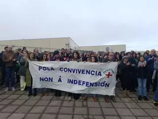 Protesta de familias y profesores a las puertas del IES do Milladoiro: "Hay incluso agresiones contra docentes"