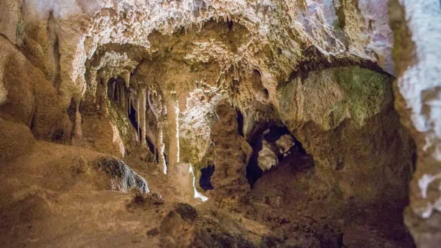 La Gruta de Cristal de Molinos es uno de los lugares que puedes visitar con Gozarte este verano.