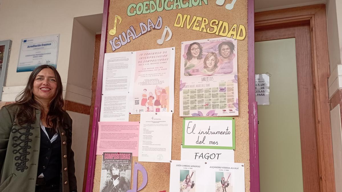 Silvia Olivero, en un rincón del Conservatorio Profesional Manuel Carra, dedicado a la igualdad y la diversidad.