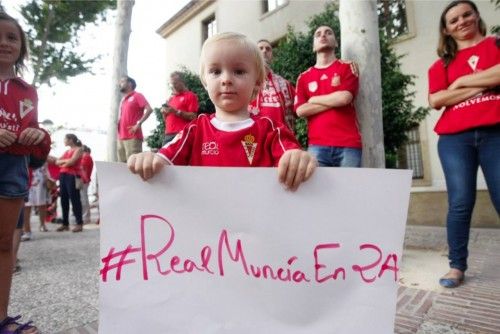 Manifestación en apoyo al Real Murcia