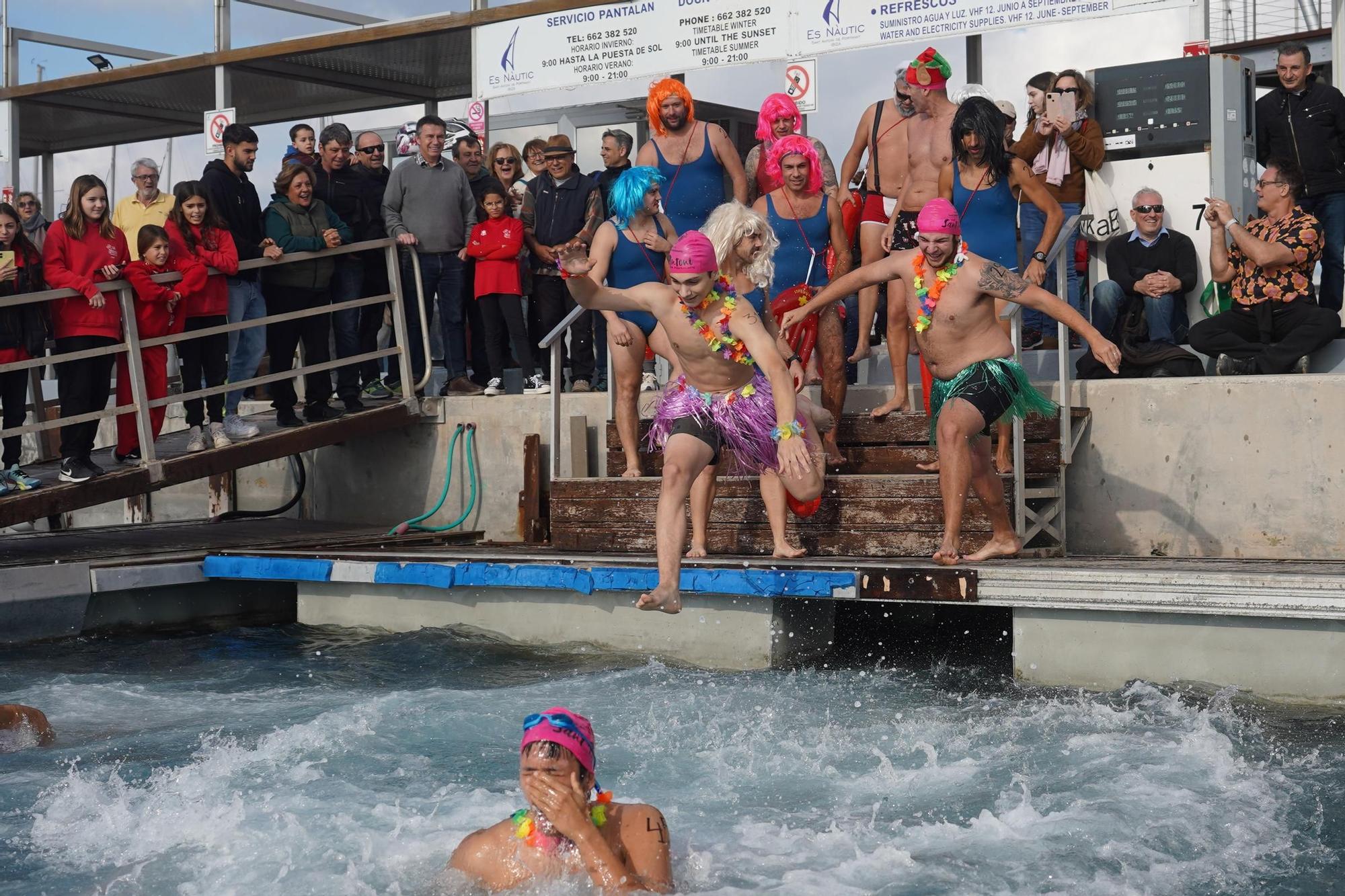 Todas las imágenes de la Copa de Nadal de natación en Ibiza