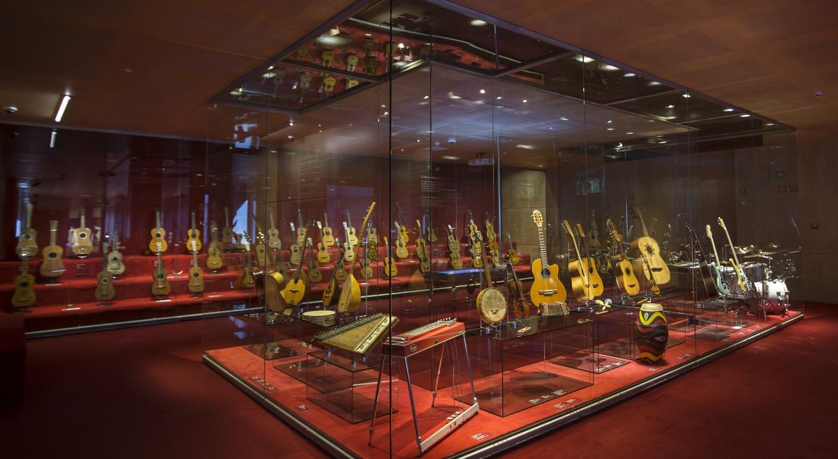 El Museu de la Música muestra una gran colección de guitarras clásicas