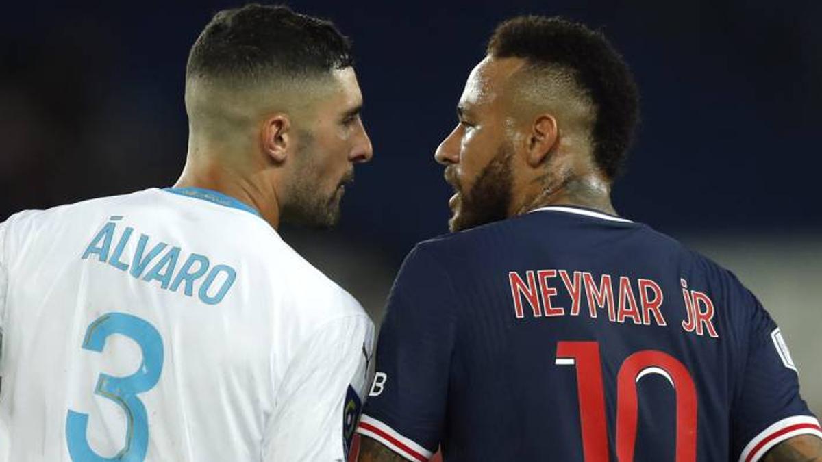 Álvaro González tuvo un tenso enfrentamiento con Neymar