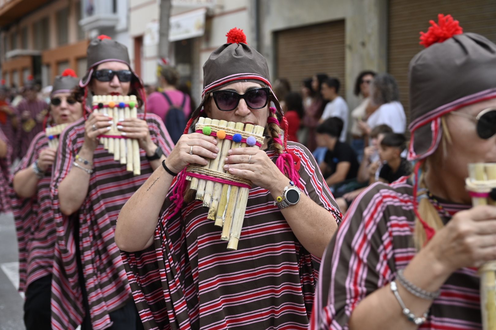 Imaginación y humor al poder en el desfile de las collas del Grau