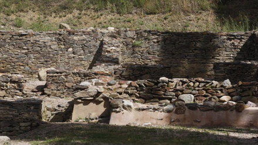 Troben una de les parets del temple que presidia el fòrum romà de Llívia