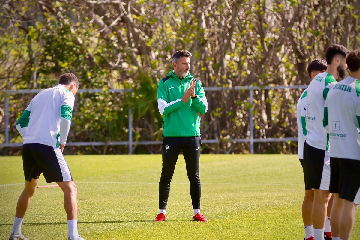 Iván Ania, en un entrenamiento de esta semana en la Ciudad Deportiva.
