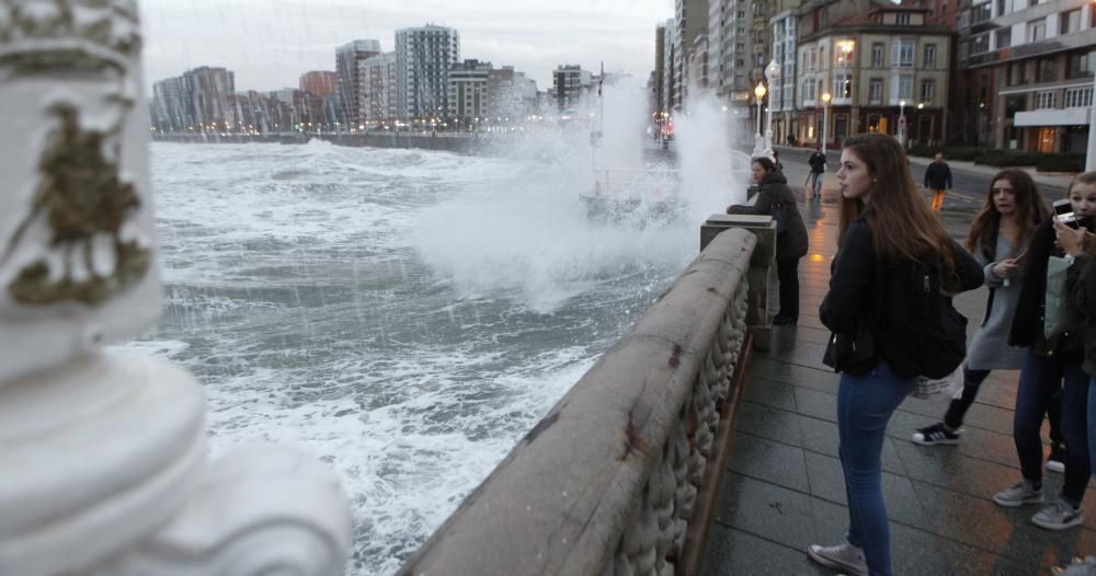 Oleaje en Gijón